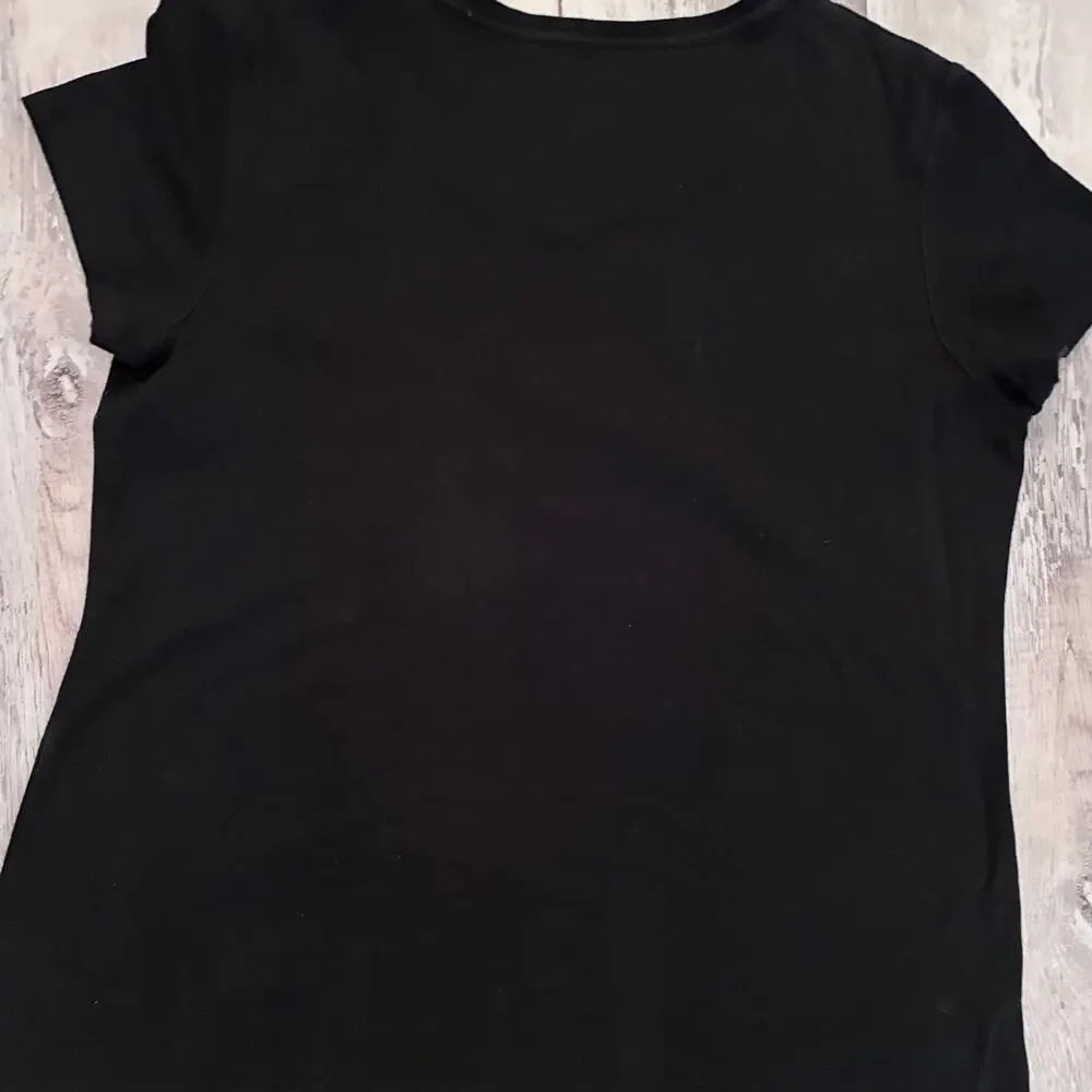 Croft & Barrow Essential V-Neck Short Sleeve Tee - Picture 3 of 4